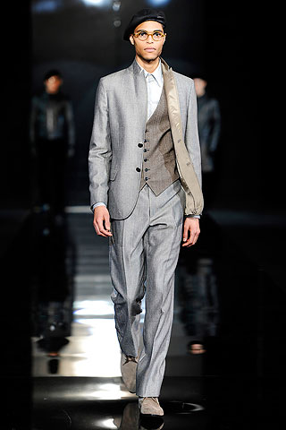 Giorgio Armani / - 2010-2011